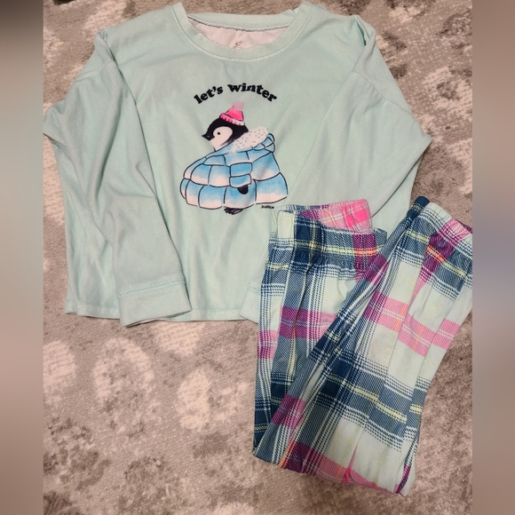 Lot of Girls Christmas Pajamas - Picture 2 of 5